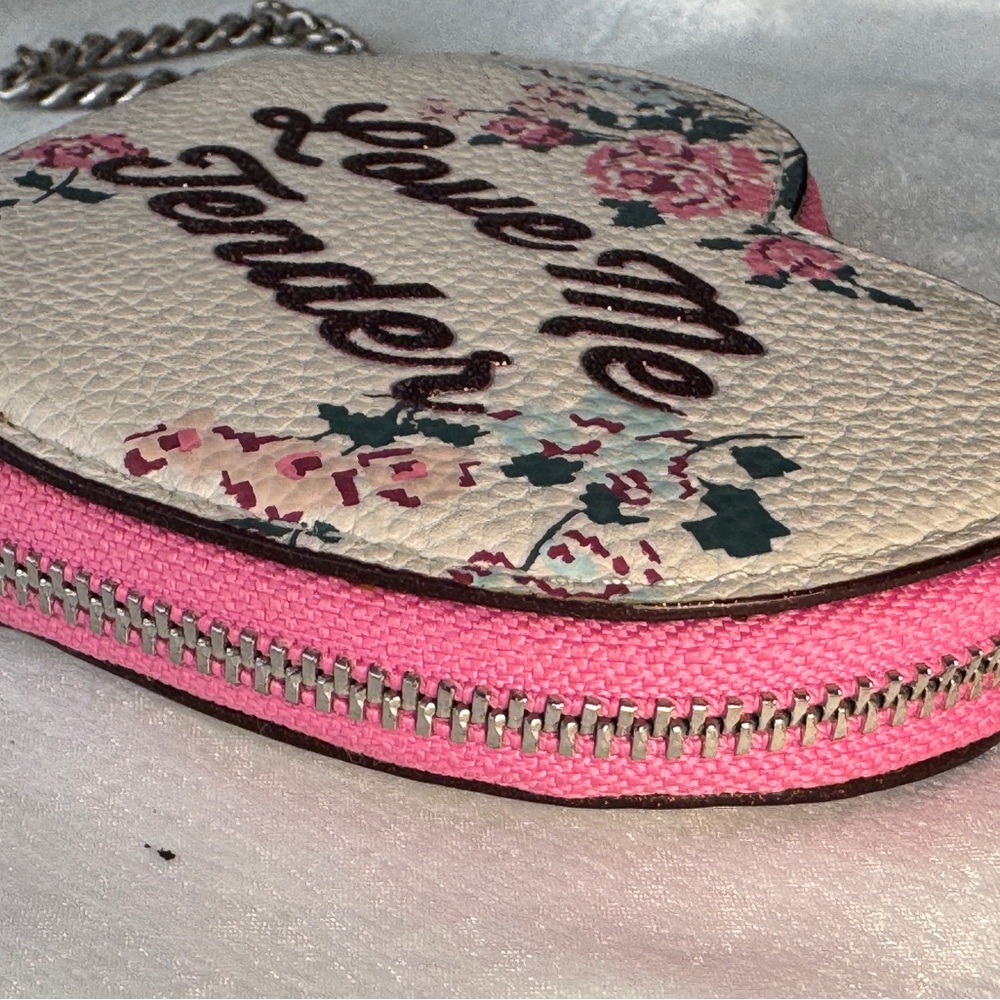 Coach Heart Wristlet Wallet White Pink Floral "Love Me Tender" - Picture 6 of 8